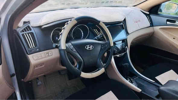 سۆناتا ٢٠١٠ خلیجی مەکینە  گەورە دوش ٢.٤  بێ بۆیاخ  سۆنەریم داناوە
ڕەنگی سلڤەر
تەبرید
ئاوێنە شەفت ئاوێنە ئیشارە
شاشەو كامیرەو
تەحکوماتی سەر ستێرن 
ئیکو 
ویل و تایەی تازە تەقەو ڕەقەی نیە
سەیارەیەکی تا بڵێی ڕێکو پێکو بێ مەسرەفە 
پەڵەیە ساردی هەیە و بەس تۆزێ كاڵ بونەوەی هەیە
سەنەوی بەسەرچوە
شوێن كلار 
ژ.م  ***********
سعر  ١٠٦$ كالار
