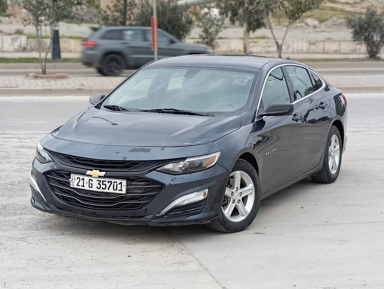 سلام عليكم للبيع شوفرليت   ماليبو موديل 2020 رقم سليمانيه جديد باسمي دفتر بانزين بيه 
موصفات السياره لون نفطي 
3 بصمات 
تحكم سترين جهتين + تثبيت سرعه
داخل لونين 
شاشه تدعم الكاربلي + كامره خلفيه
شاشه الالكترونيه
اناره داخليه
تشغيل عن بعد 
اتو سبوب
نظام ايكو 
ويل كروم 
سياره صيانه عامه داخله يعني يعني جاهزه لاخير على ايدي مابيه مصرف 
حادثه فقط قطعه وحده بدون دواخل + تعديل بارد 10 سم 
غير هذا مابيه 
ماشيه 83 

السعر 110 بيه مجال  بسيط 
 *********** كركوك, العراق
