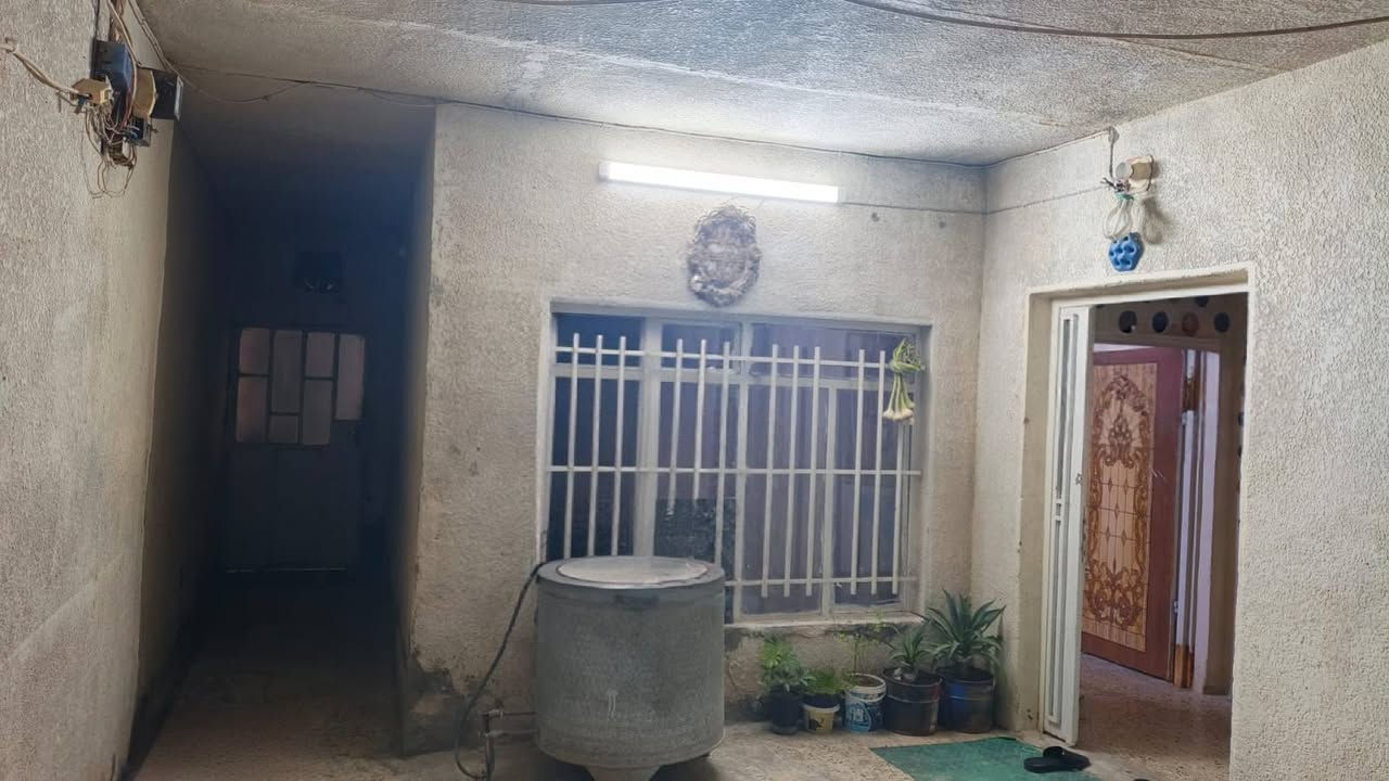حياكم الله سكن للبيع 🛖
شارع 10 خطوتين  كبالك الشارع العام (الموقع ممتاز) مجاور مركز 
الخلود السعر
عرض الشارع 10 
البيت عكاده  مساحته 150 قابل للسكن مرمم تمام  طابقين معزولات  

رجاء اخوي ........ المعلومات واضحه  والله يرزق الجميع 
للتواصل
💤***********💤
📞 وتساب
