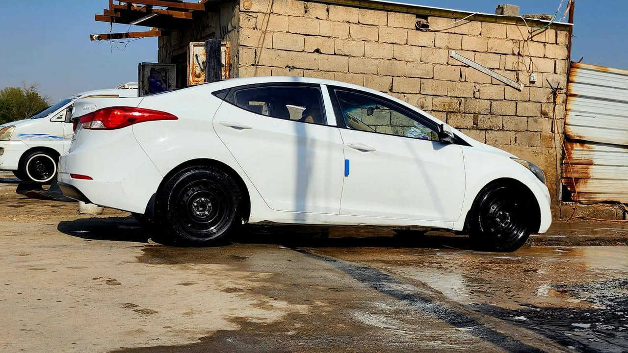 السلام عليكم ورحمة الله وبركاته للبيع النترا خليجي مديل ٢٠١٤ مكفوله من الضربه بيه صبغ أثر تكشير مكينه وكير وحداده تبريد كله تمام وع الفحص السياره تحويل السعر ١٠٥أي ستفسار ع الرقم *********** أو ***********
