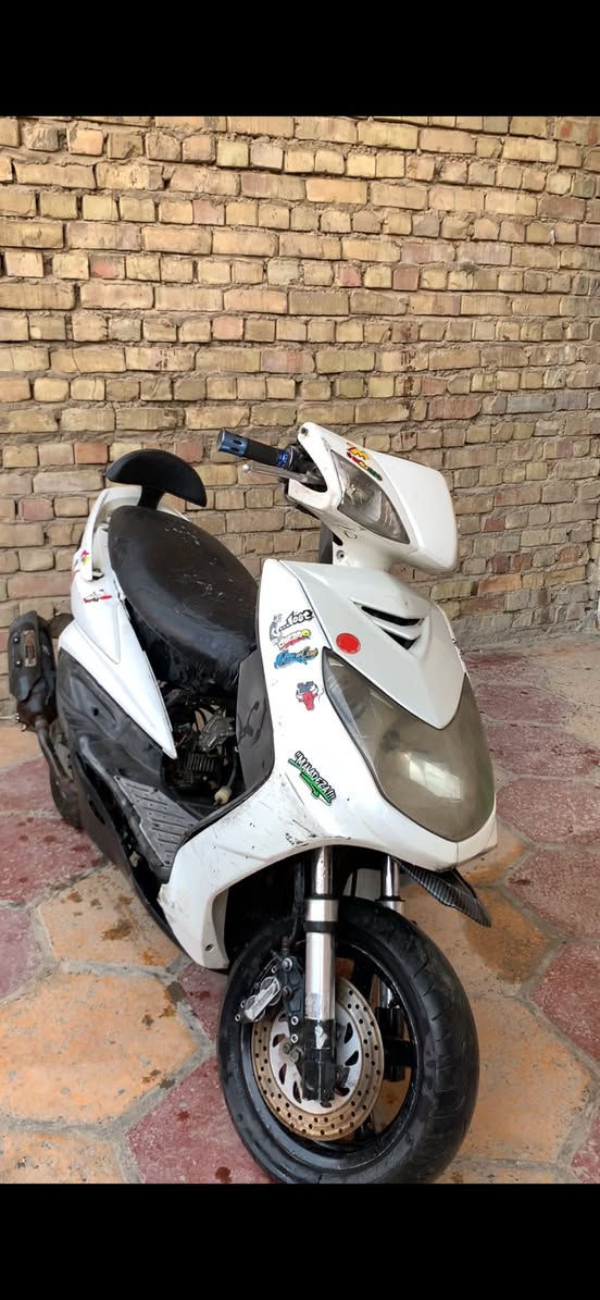 السلام عليكم
 سكنس فحل للبيع ما أراوس بس للبيع شغالة الدراجة من طول للطول كفالة عامة مكينة كهربائيات كور مشيف كامل مو بس گفر اليعرف بدراجات يعرف سعر الكور , دبلات اشاير مازدات كلشي مابيهن كلجات 
نقوصات بدراجة كلش بسيطة جيب وياك بس كابريتر
مكاني بغداد الشعب تجي تأخذها من البيت 
400 وبيها مجال 
متواجد واتساب ***********
