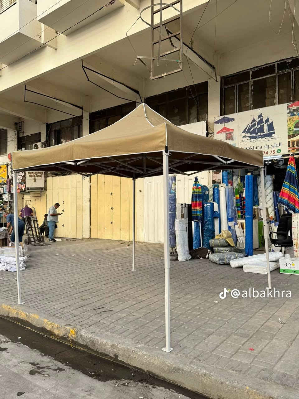 سلام عليكم عندي خيمات عدد 2 نضيفات بدون اي ضرر 3 مرات مشدوات عنواني بغداد 
***********
