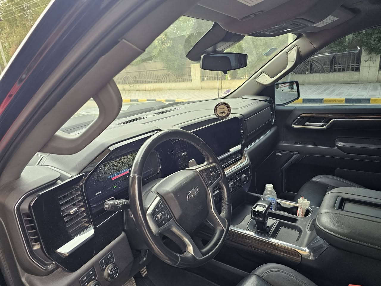 السلام عليكم للبيع شوفرليت سلفرادو موديل 2022 Z71 Trail Boss كامل مواصفات عدا الفتحه 5 كامرات تدفئه ستيرن وكشنات رادارات ماشيه 22 الف حادث جاملغ امامي وطرف بنيد رقم بغداد السعر 320 للستفسار الاتصال ***********
