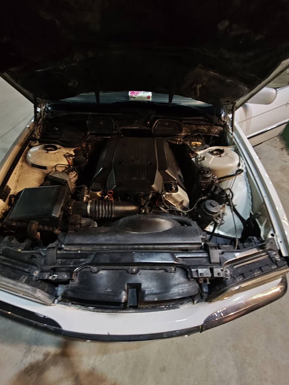 سلام عليكم من رخصت مدير الكروب المحترم 
بي ام للبيع مديل 95 حجم 730اصل بسمي سياره رقم نكليزي مكفوله من ضربه وخياس صبغ جماليه كلشي بيه شغال نقص بس دبلات خلفيه 
مكان نجف كوفه *********** سعر 75وبيه مجال قليل
