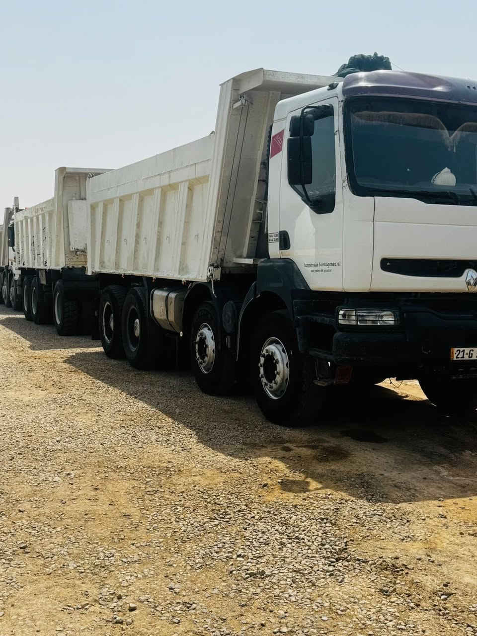 السلام عليكم رينو بم ونوزل 2002 سليمانيه سنويه جديده مكفوله كفاله عامه تخم تاير جاهزه للعمل مكلف بنشر صاحب السياره ***********
