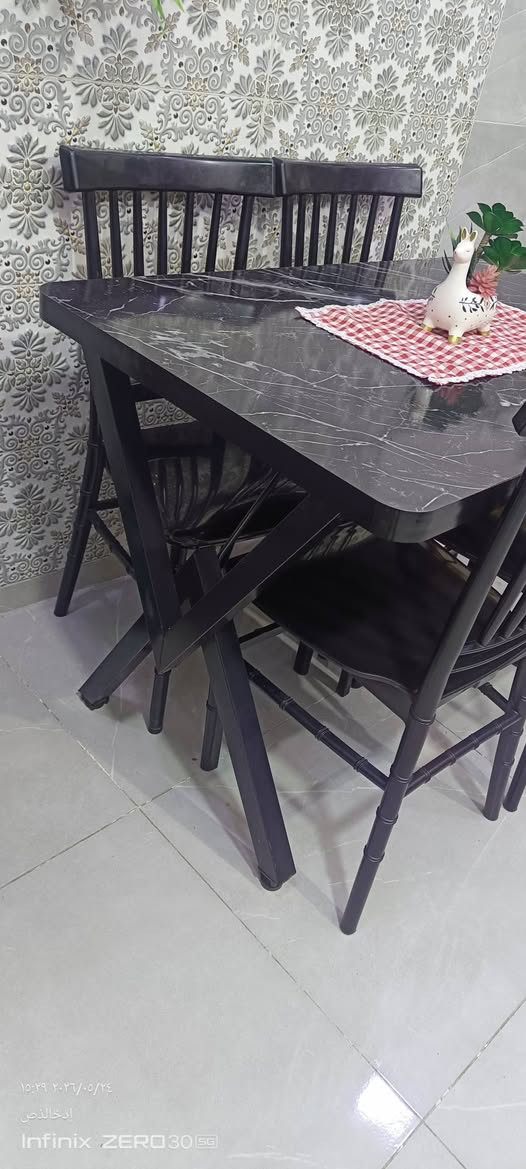 ميز قياس 120×75 خشب ضد الماء الرجلين حديد قويه و4 كراسي عظم عاج الاصلي سبب البيع مالمطبخ صغير وماعندي مكان اله اخذته ب160 واريده 130 مكاني سبع ابكار تفاصيل واضحه بالصور


**إذا كنت صاحب هذا الإعلان وتريد حذفه لأي سبب، رجاءا أرسل رسالة إلى الدعم الفني**