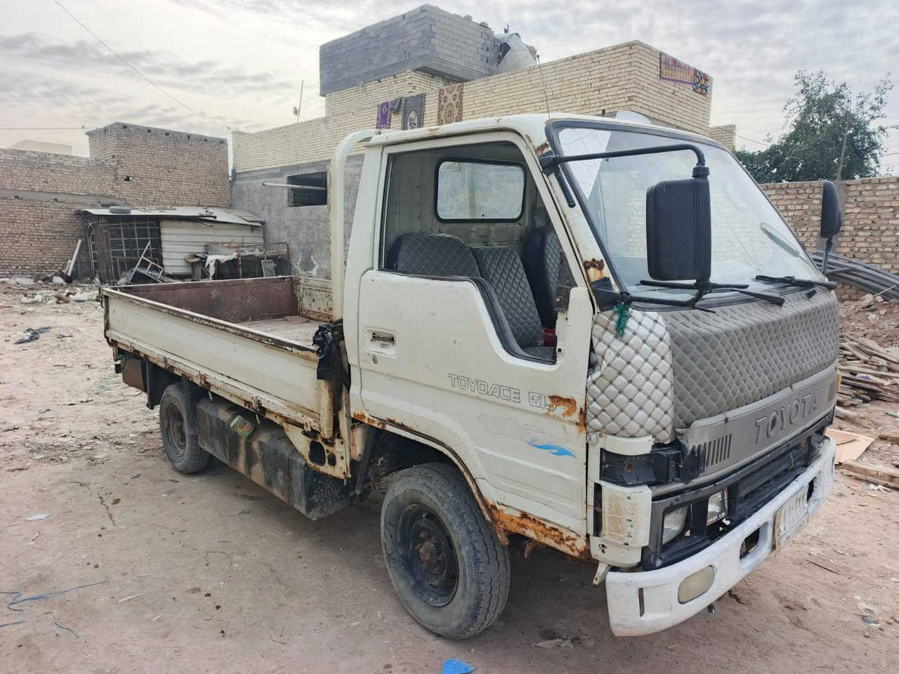 السلام عليكم تيوتا حمل مكانها بغداد موديل 93 رقم المثنى راعيها موجود تريد تحويل ثاني يوم رايدها 28 ورقة للاستفسار ***********
