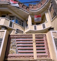 🔴 للبيع بيت مساحة ١٣٥ م يتكون من :  - الطابق الارضي يحتوي على غرفة نوم...