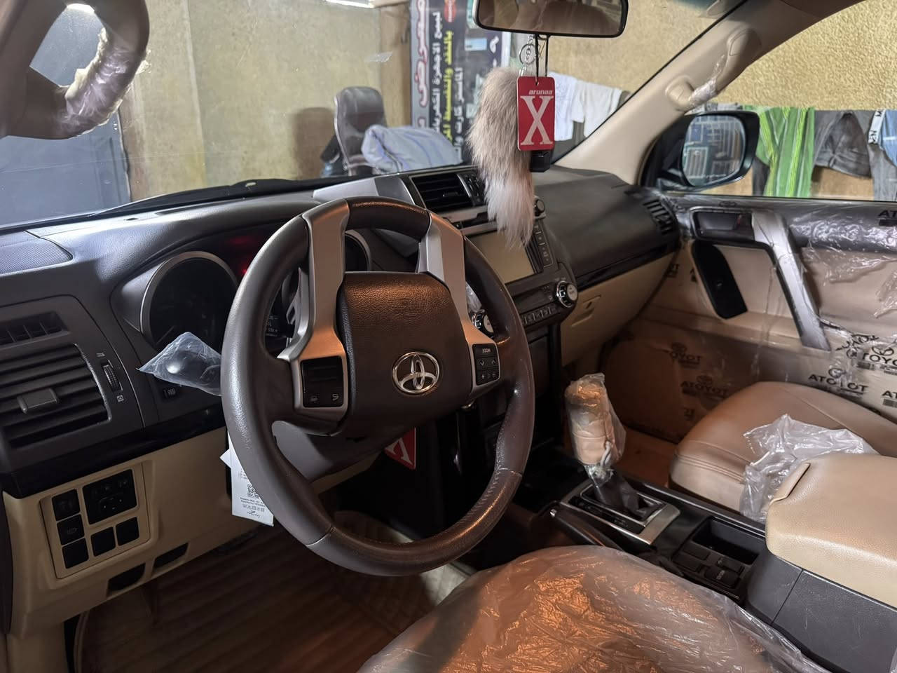 سلام عليكم برادو2015 ماشية 120 حقيقي ام الجرس مكفولة كفالة عامة ماكو لابارد ولا صبغ من الدعامية الدعاميةسيارة جاهزة برغي مافتوح بيهة تخم تاير الحدادية بلادية بعدهة فحم  السعر 330 قفل ***********
