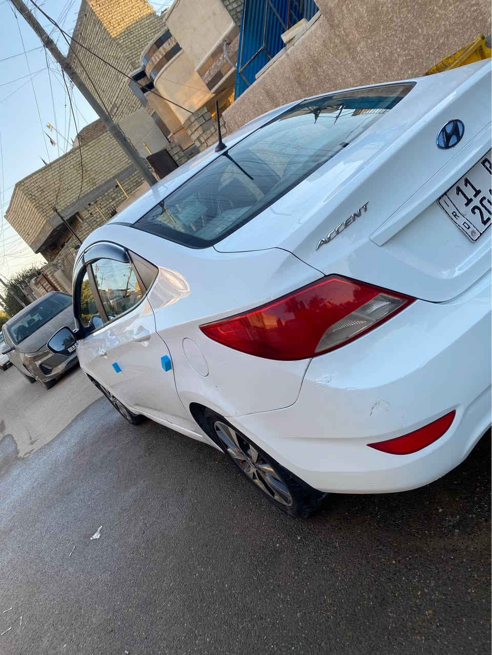 أكسنت 2016 بلو خليجي رقم جديد هزه جديده 
كهربائيات كله شركه  نضام الإيكو اشاير مري. فتحه سلايت غرفه جديده تدفئه تبريد ثلج 
محرك 1600 قطرتين صدر امامي خلفي جديد ماناقصه شي سياره حلوه. بيه فقط الدوسه صبغ الجهه اليمنه مع بارد بصيط  السعر 118وبيه مجال بسيط بغداد البياع. *********** Colombo, Sri Lanka
