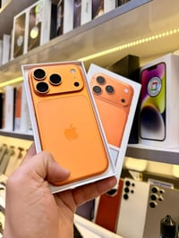 17 برو ماكس برتقالي ذاكره 256 ضمان ABM سنتين وقليل منه موجود بالسوك بط...