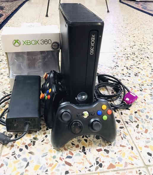 Xbox360 slim 
ذاكرة 250GB/ متوفرة 64gb
محتوياته:
جوستك عدد 2 أصلي وايرلس
 فقط يحتاج بطارية وحدة لأحد الجوستكات الثاني جديدة باكيت كاملة
كابل كهرباء + اج دي
يحتوي على 25 لعبة قوية بمعنى الكلمة ستشاهد البعض منهن.
1_ gta5
2_ grand theft auto 
3_ red dead redemption 
4_ fifa22
5_ call of duty black ops 1
6_ call of duty black ops2 
7_ blur
8_ tekken tag2
9_ wwe 2k17
10_ assassin creed rugue
11_crash
12_ driver san Francisco 
13_ Forza horizon 1 
14_ forza horizon 2
15_ re revelation2
16_ resident evil 4
17_sniper elit 3
18_ Sniper 
مكاني بغداد/ الكمالية 
السعر 100 قابل للتفاوض البسيط / ***********
