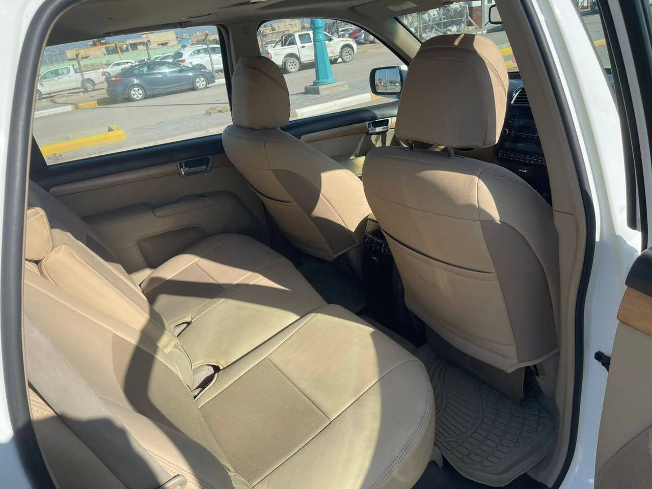 السلام عليكم
كيا موهافي خليجي
موديل 2014
 المواصفات  فول ١/١
ماشيه ٢٣٥ الف 
السيارة مكفوله من الصبغ والبارد 
  الحدادية جيدة جدا تخم تاير جديد السيارة نظيفة جدا 
المواصفات 
فتحة سقف 
كامرة خلفية 
حساسات خلفيه
كشن سائق والصدر كهرباء 
السيارة بصمه 
السيارة رقم نجف  
السعر١٥٥ بيها مجال 
بأسمي تحويل مباشر
رقم *********** مكاني المثنى -سماوه موجود بأي وقت اي سوأل اني بالخدمة
