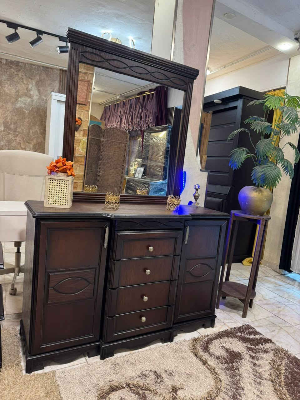 غرفة نوم ماستر 🛌 فاخره و فخمه جداً ✨
خشب لاتيه 18 اندونيسي و زان بالكامل🪵
 ( 5 قواطع ) ✅
استعمال بسيط بحال الوكاله . 
(( بسعر مغري جداً 💵 )) 
الغرفه فل كوالتي ✨الله يبارك لصاحب النصيب 🤍


**إذا كنت صاحب هذا الإعلان وتريد حذفه لأي سبب، رجاءا أرسل رسالة إلى الدعم الفني**