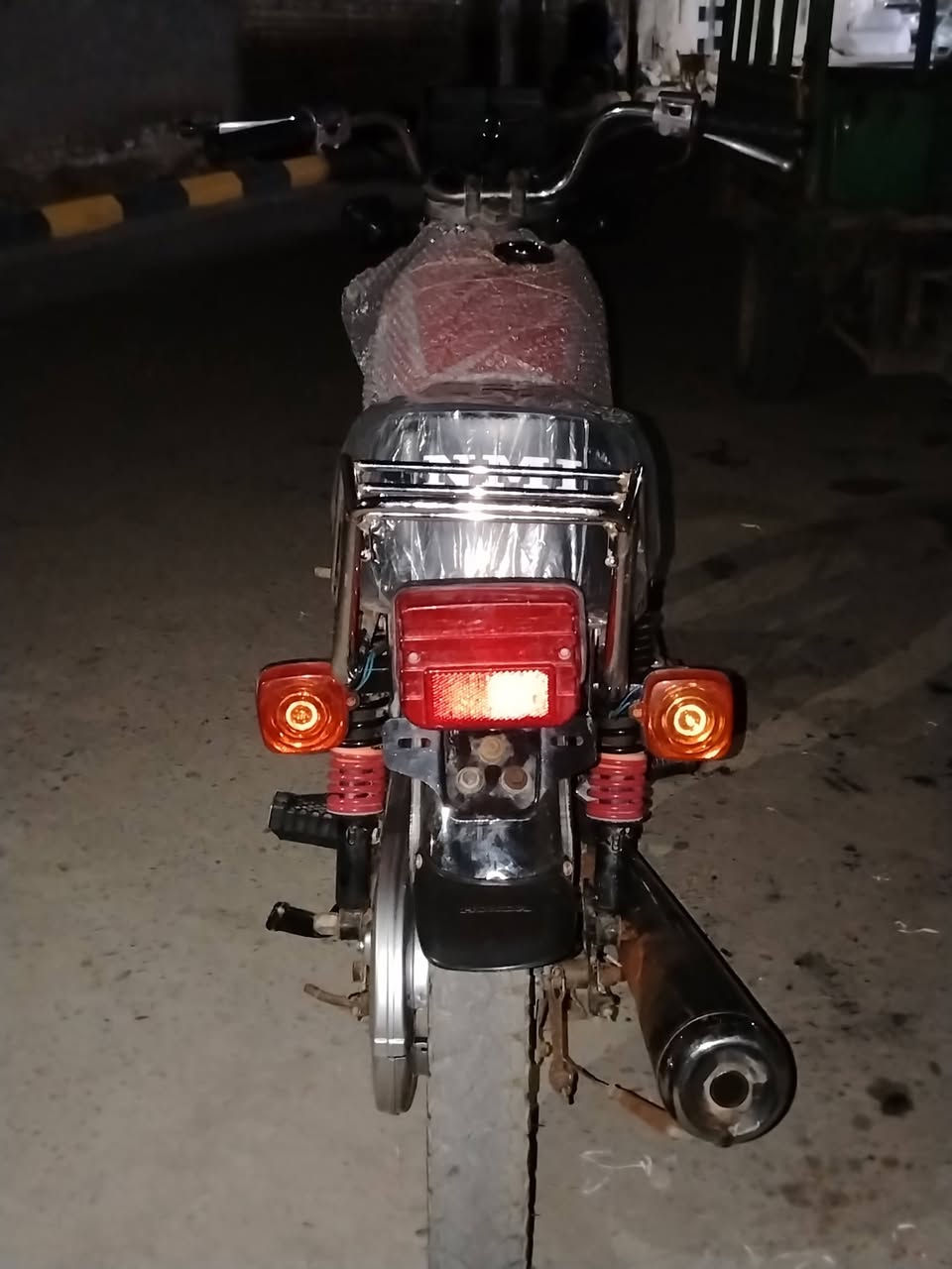 سلام عليكم دراجه يراني شلامجه عينه ولايت  نضيفه غراض جديد تو شاده مكينه ناعمه لا تبخير ولا تنقيص كهربايات كله شغاله سعر 550وبيه مجال المكان ميسان المجر الكبير تصل عل رقم ***********شراي بل خدمه
