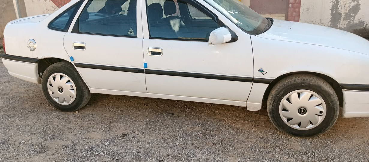 فكتره
حجم 20 
كاربون بانزين 
موديل 1991 
صبغ شبر فقط
الهاتف:***********
