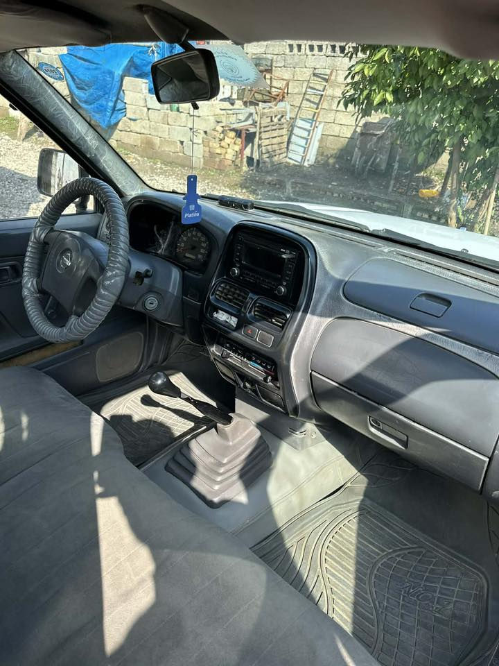 سه ره تا به ناوي خوا
نيسان بيكاب 
٢٠٠١ 
ئارمي دهوك ته حويلي عه سلي به غدادي له گه له 
ده عمو ليدراوي نيه 
مه كينه ي تازه ته عميره 
سيعري ٦٨ گه لاو معامه له يه كيبرايانه 
شوين :سه يد سادق 
زم: ***********
***********
