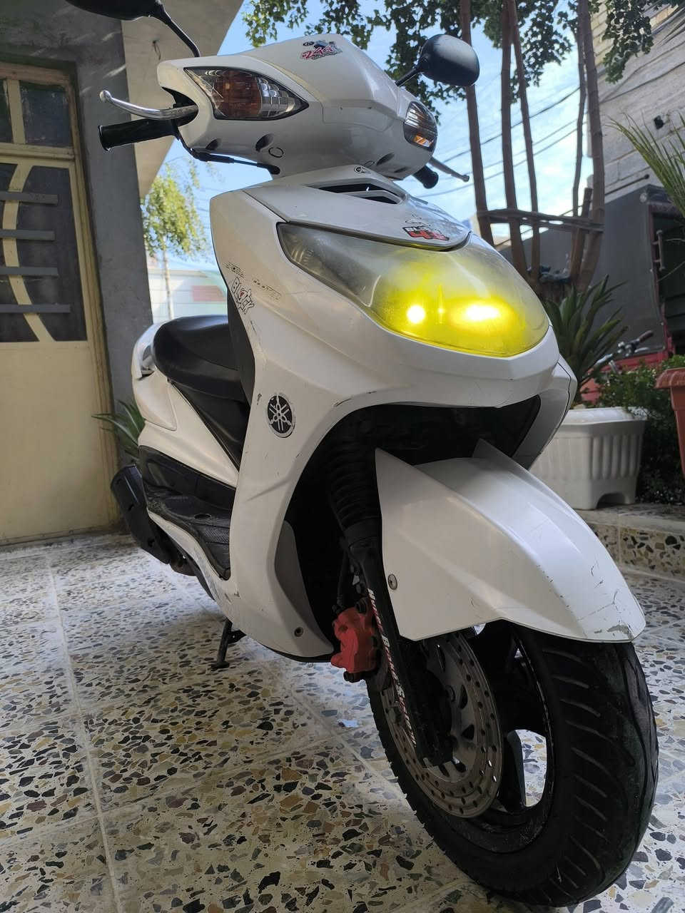 السلام عليكم اخوان دراجة سكنس فحل  نضيفة مرتبة كاملة كهربائيات كفرات نضيفه 70% من الاخير جلبه مال مشي سعرها ٦٥٠ وبيها مجال مكاني بغداد حي النصر *********** هذا رقمي والخاص مفتوح
