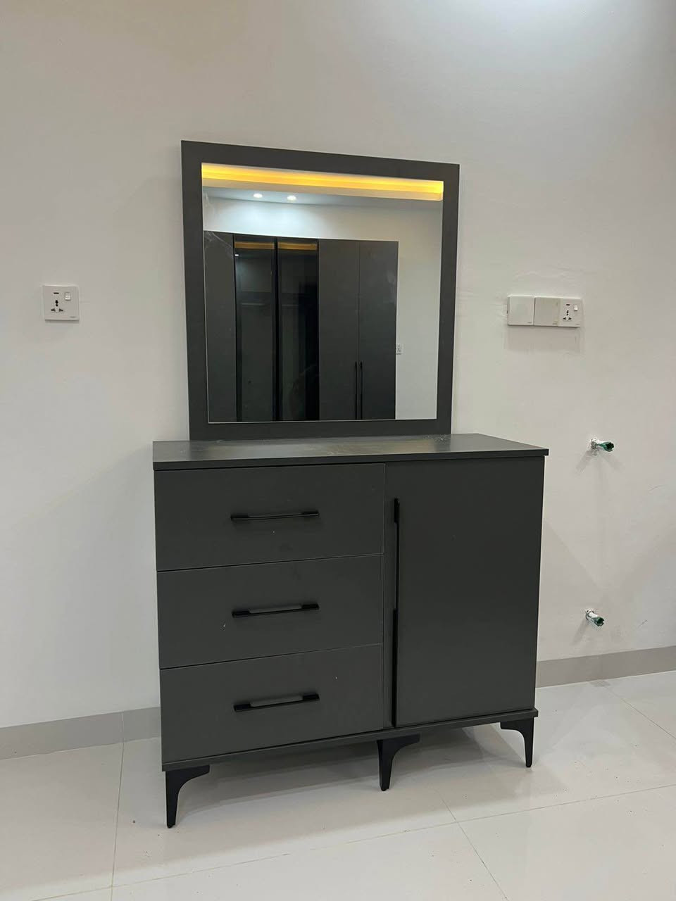 السلام عليكم 
كل ماهو جديد وحصري من الأثاث التركي 
تجدونها عندنا فقط بفروع اثاث اسطنبول 1-2

غرف نوم 5 قطع من النقل والتركيب كامل 
فقط ب (750،000) الف 
وايضاً ب (650،000) الف 
ما عليكم إلا أن تزورونا وتجدون ما يليق بكم 
من اثاث ،،،،

العناوين : كراج الشمال - فرع الجزائر 
الدركزلية : قرب الدفاع المدني 
للتواصل 
*********** موصل, نينوى
