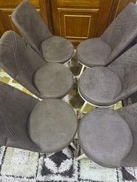 ميز خشب صاج جديد للبيع 8 كراسي السعر 175 الاتصال  0773 850 1927