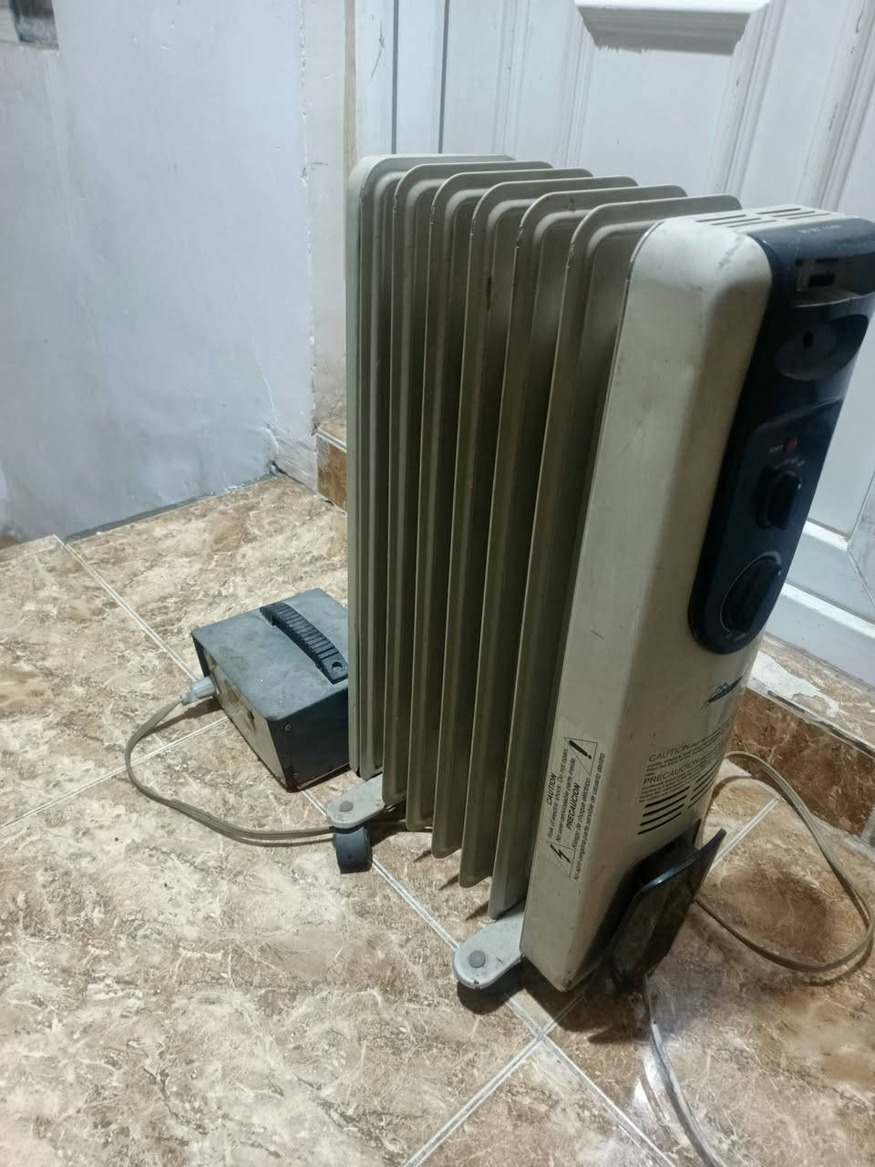 للبيع صوبه زيتي مع محوله ب 25شغاله اي عيب مابيها للاتصال ***********
