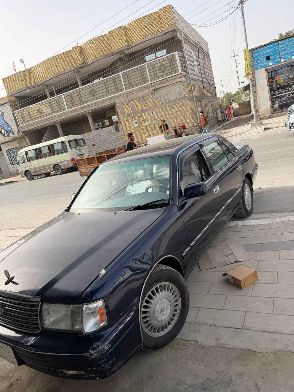 س ع راس الثور تكم نيلي رقم بصره سنويه مامنتهيه السياره جاهزه من كير ومكينه وتبريد وحداديه وتايرات وتبريد جاهزه السياره ماتصرف عليه ابد رقم بصره مكفوله كفاله عامه عده الجاملغ الخلفي بي صبغ فقط السعر ٩٣ وبيه مجال الاستفسار *********** مكاني بصره قضاء المدينه ابو غريب بني منصور
