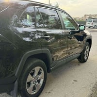 ‏2024   TOYOTA RAV4 XLE Hybrid. اللون الخارجي  اسود   عداد 18 الف مايل...