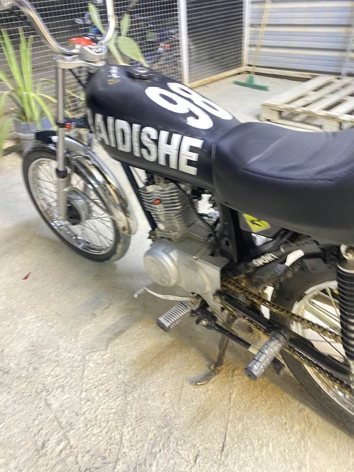 سلام عليكم دراجه تعمير مكينه MATIN ناعمه شلعه ومعدل شاصي شلامجه موديل ٢٢ أوراق اصولي ٥ أوراق تجي وتشوف بعينك سعرها ٤٧٥ 
***********
