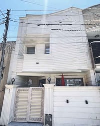 دار للبيع  المساحه 90 م  طابو ملك صرف     يحتوي على  الطابق الاول صاله...