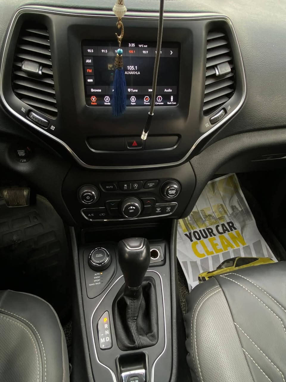 السلام عليكم
جيب بزون موديل 2019 محرك 4 سلندر 2400 سي سي كير 9 نمر zf مواصفات لاتتيود بلس و بصمة تشغيل وتشغيل عن بعد مقاعد جلد شاشة وسط كرسي كهرباء تحكم ستيرن جهتين كروس سرعة وتحكم صوت واندرويد وكار بلي لايت زينون مع ليد نهاري السيارة عليها ادامة كاملة ومتعوب عليها سيارة مابيها اي نقص صدر امامي جديد تخم تاير جديد باتري جديد نوزلات وكالة جدد دسكات جديدة .
السيارة ماشي 83 الف ميل ورقم اربيل باسمي تحويل فقط. 
حادثها سطحي صفحة الراكب جاملغ وبابين وبدون ايرباك السيارة بدون اي ايرباك كلها سليمة حادث سطحي وصور الحادث موجودة ..بجم كبس بلادي 
السعر 133 ورقة 
موجودة في بغداد
رقم الشاصي 1C4PJMLB5KD194682
***********
