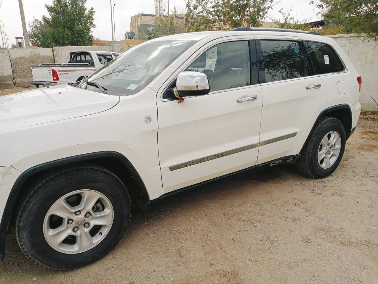 السلام عليكم 
سيارة للبيع جيب الأريدو وارد امريكي مديل 2011رقم بغداد 
للتواصل على الرقم التالي لمعرفة بقية التفاصيل ***********
