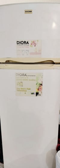 ثلاجه للبيع بسعر 125 مكاني بالكريعات تشتغل مابيها اي شي 07875300254