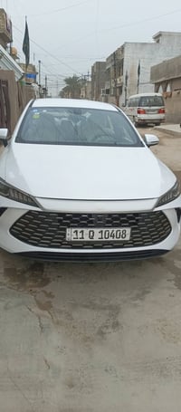 بي واي دي كن بلص موديل 2025 ماشية 3000 بسمي داخل ابيض السعر 18,500 رقم...