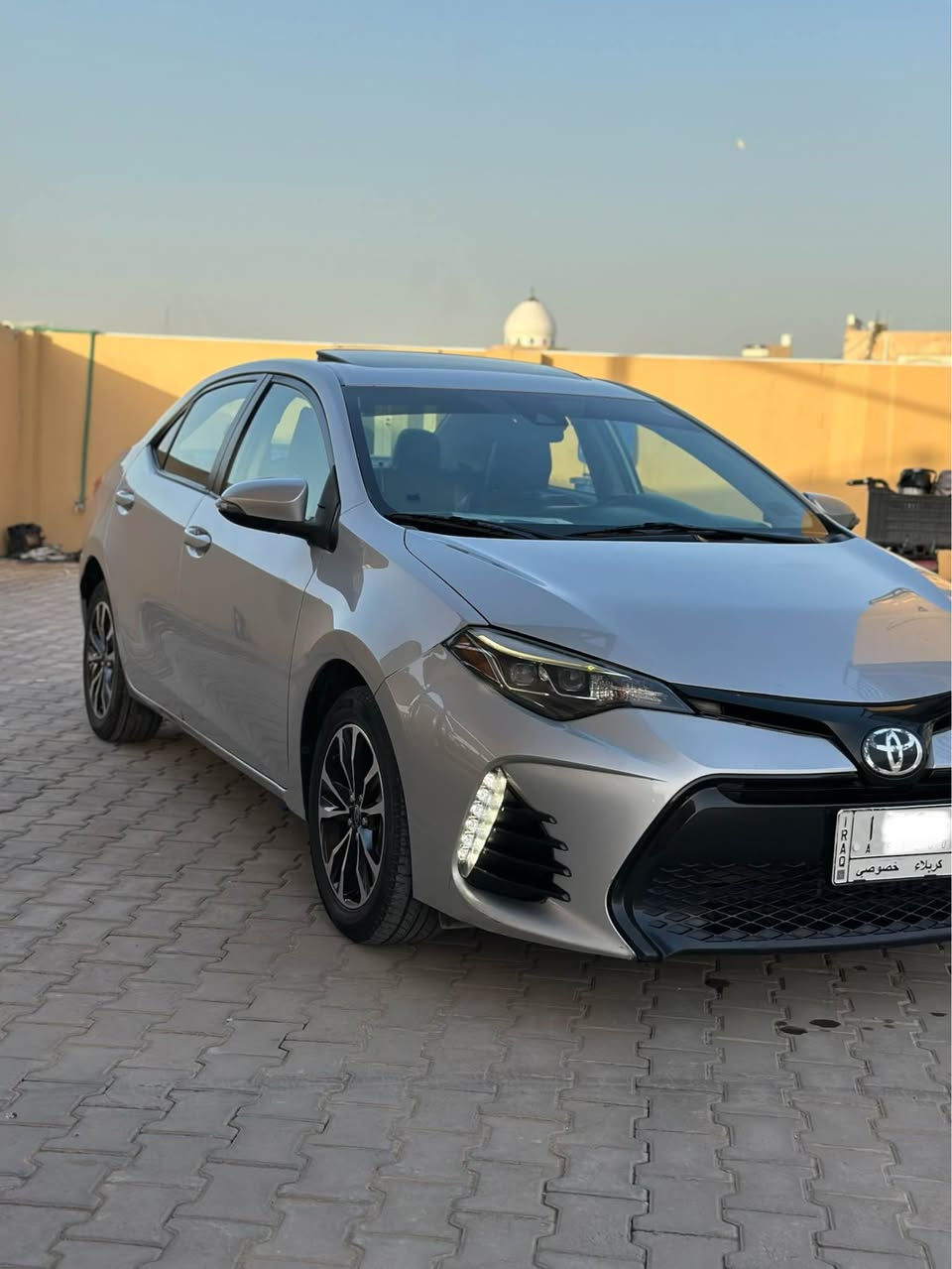 سلام عليكم 
نوع السياره : كورلا SE
فول مواصفات 
موديل : 2018
ماشيه 125 ميل
حادثها خفيف في امريكا تبديل ابواب نفس اللون وكلير حسب السونر المرفق
في العراق لا يوجد حادث
سعرها 130
مكان السيارة كربلاء
*********** كربلاء, العراق
