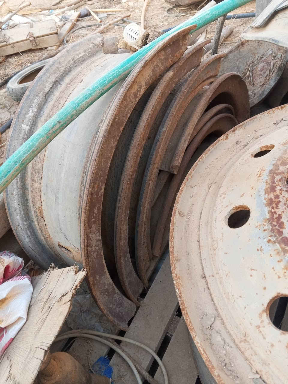 للبيع وياله  3 صاج و3 برماك سعر ويل الصاج الواحد ب125 وبي مجال وسعر ويل البرماك  الواحد ب 100 وبي مجال الشراي يتصل على الرقم ***********
