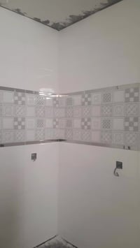 خلفه سيراميك جدران وارضيات متفرغ بغداد الشرطه الرابعه ٠٧٧٧٤٧٨٤٧٢٢