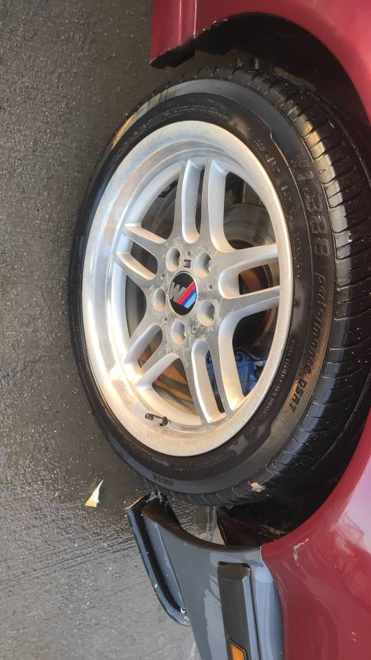 ئەم ویلانە بۆ گۆڕینەوە بە حەسیر 17 دووسایز تا یەکانی سەتا 80 خاوێنە قیاسی تایەکانی دووی پێشەوە 225/45/17 دووی پشتەوە 245 /45 /17 ویلەکانی تەقیوی تیانیە تەنها سبوغی هەرداوە دانەیەکی پێشەوە تۆزێک خوارە زەمانی ئەدەم هەوای نەدا تەنها گۆرینەوەش دەکەم ژمارەی مۆبایل *********** أربيل, العراق
