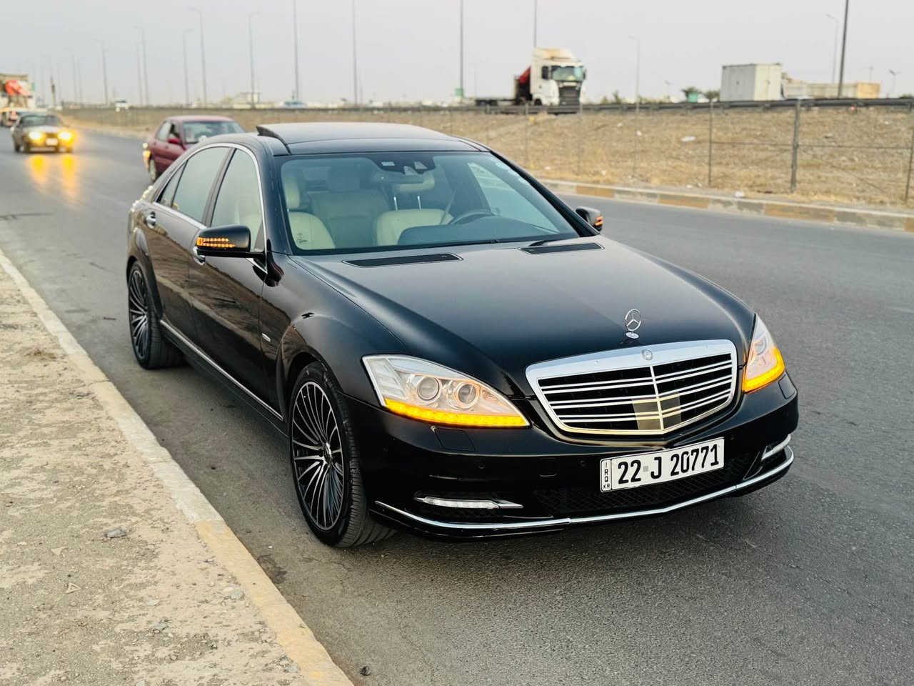 جۆری ئۆتۆمبێڵ : مارسێدس S 350 ، 
مۆدێل : ٢٠١١ خلیجی 

کلین بێ سبوغ 

مەکینە : V6 _350 کرایتەوە 

مەودای ڕۆیشتوو : 215 km 

ڕەقەم هەولێر ، ڕەقەم و سەنەوی نوێ 

فوول فوول مواسەفات , دوو سویج ، پانۆڕاما ، 5 پەردە ، کوشین خەزن ، دەرگا شەفت ، ناو زەرد و جلد ، لایت لید 
سەلاجەی دواوە
نرخ ،،،،،،،،،،،،، ( ٢٢٥ $ )

—————————
مارسدس s350 
موديل ٢٠١١ خليجي

كلين بدون صبغ
ماشية ٢١٥ الف كم
مكينه v6 3.5 ما مفتوح
رقم اربيل سنوية و ورقم جديد
فولل فول مواصفات سويجين بانوراما ٥ برده بلادي كشن خزن باب شفط داخل اصفر جلد لايت ليد سلاجە ورا
سعر ٢٢٥ 
WhatsApp موجود
***********
*********** أربيل, العراق
