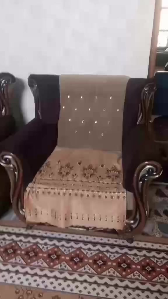 سلام عليكم تخم قنفات للبع عشر مقاعد 

قنفات نظيفات 
العنوان بغداد الكمالية 
الرقم ***********
