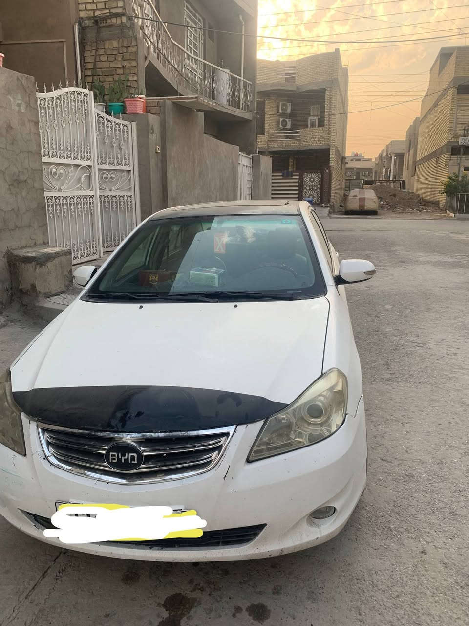 سياره بي واي دي موديل ٢٠١٣ بيضاء اللون مكينه نظيفه تبريد شغال شاشه كامره كشنات جلد رقم بغداد الألماني الجديد سنويه ٢٠٢٩ وبيها رشات صبغ بس بدون ضربه وبيها جاملغ ايمن وشبر خشم البني ومصلح نفسه بيها بس كير يبوش بيها السعر 45 وبيها مجال رقم الهاتف *********** متواجد ع الوات ساب تعال واقتنع وتدلل
