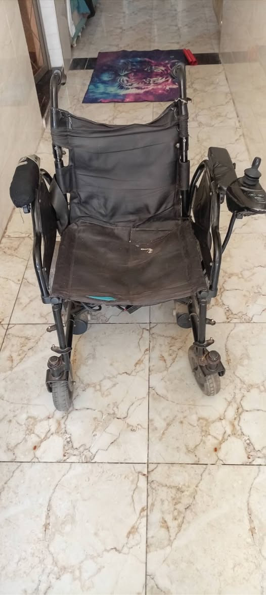 سلام عليكم عربانه معوقين شغاله مابيها شي عوزها بس بطاريات يعني اذا جيب بطاريه وياك تجي تفحص عله شرط شغاله سعر 200وبيها مجال قليل للستفسار ***********خاص
