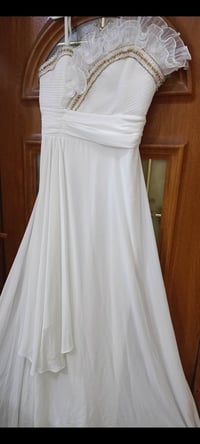 فستان ابيض • قياس 40 • نضيفة