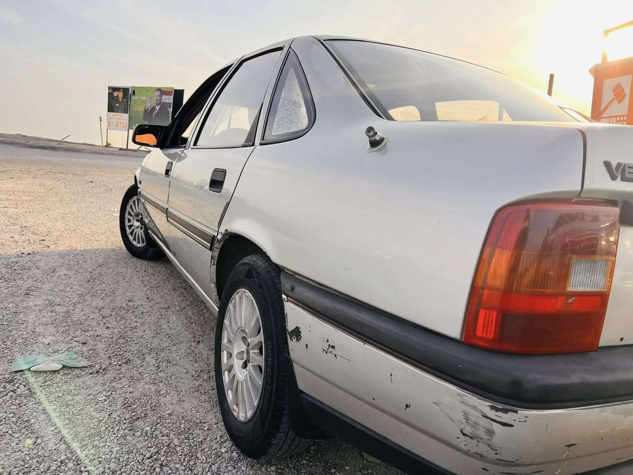 السلام عليكم   اوبل فكترا للبيع موديل ٩٢ محرك ١٦٠٠ i  سياره كلها ع وضع البلاد  السياره بيها بدايه خياس بل هلالات مال جاملغ السياره رقم بغداد ب اسمي رقم مميز 
السياره بيها جراد لان السياره بلاديه ما مصبوغه 
تخم تاير مكفوله من كلشي  تأخذ بيها تراي لوين يعجبك 
السياره فتحه 
السعر ٤٠ وبيها مجال 
رقمي  ***********
***********
