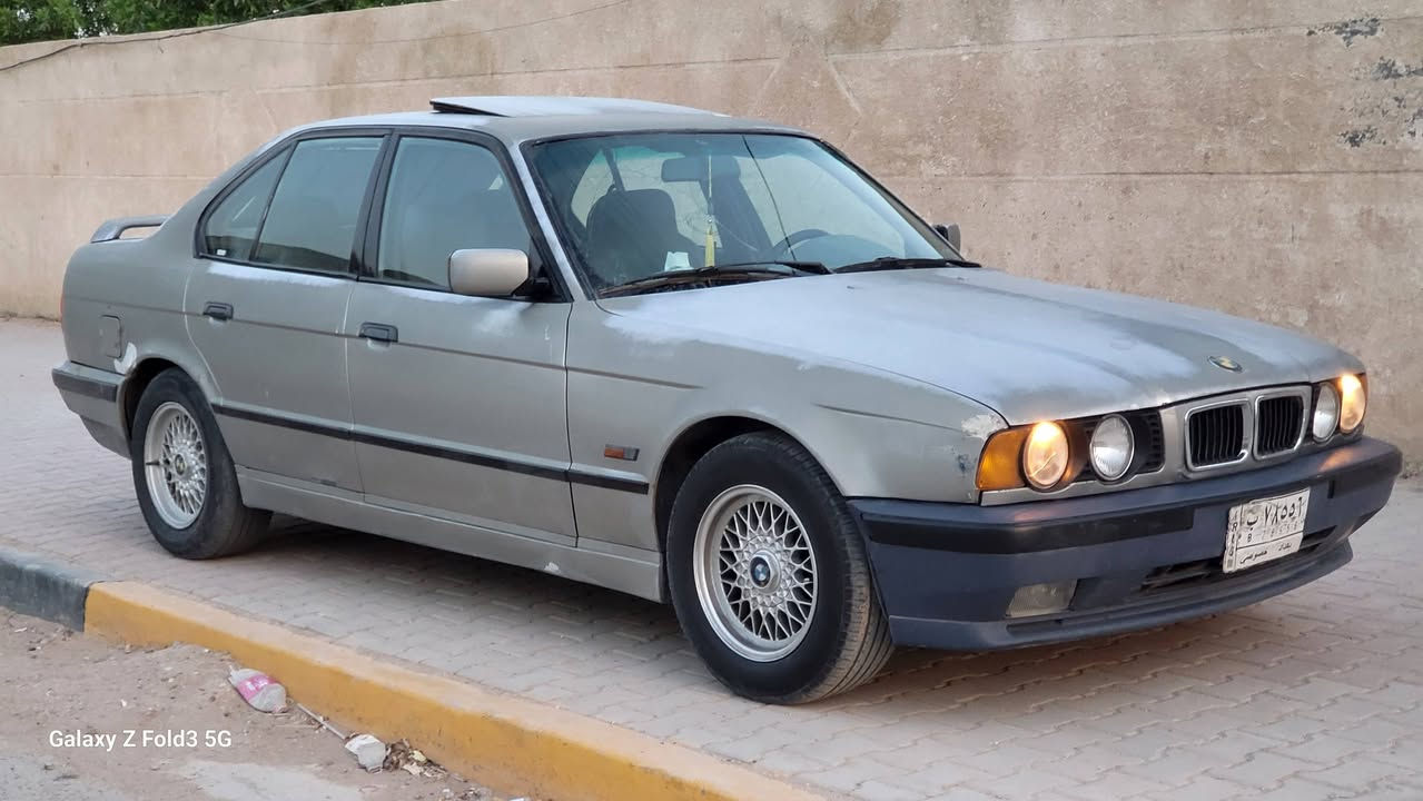 اسلام وعليكم
للبيع او المراوس BMW e34 535i

موديل 91اصل مسجله 89

فتحه 

كشنات جلد كهربائي 

كروز سرعه 

تبريد ثلج 

كير مكينه شداهن حاويه 

كهربائيات كلها شغله

صدر خلفي جديد المامي بي شغل 

جارده حتاجلها صبغ بيها طخه جاملغ خلفي 

السياره كلش حلوه بيها رون ومعدل كلش حلو اكسلها 3.23

السعر 45 وبيها مجال بسيط 
***********

عنواني بغداد ابو غريب صناعه حي الرساله
