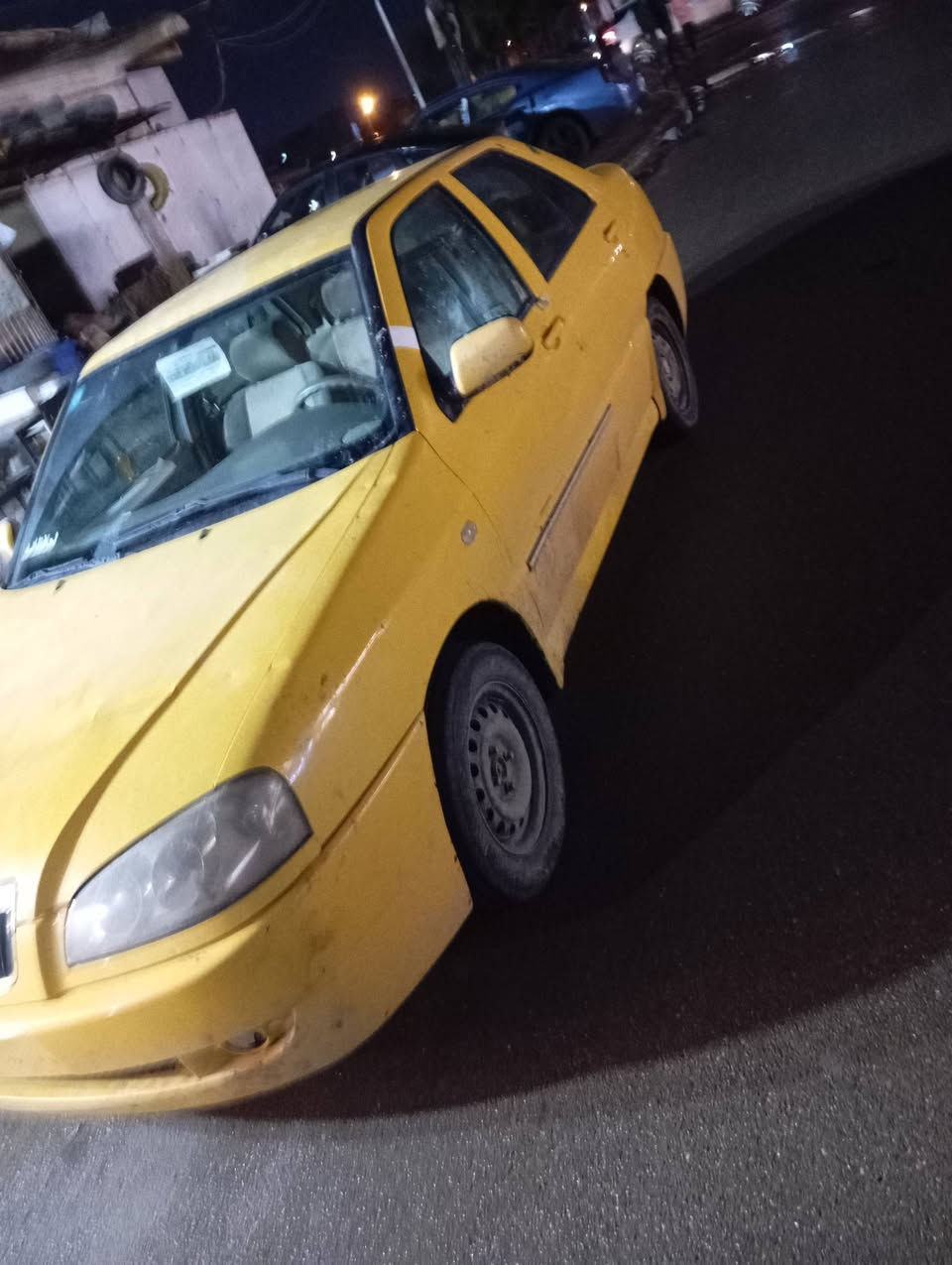 السلام عليكم شيري كوين للبيع كشرها نظيف مابي صبغ ولا ضربه مكينه لا تبيخير ولا تنقيص تبريد شغال كهربائيات كله شغاله بس الماطورات مال الجام بيه 3 واكفات مكينه بلاديه تخم تاير جوها جديد سنويه جديده والرقم انكليزي سنويه لل 30 رقم بغداد العنوان بغداد الزعفرانية *********** السعر 24 وبيه مجال
