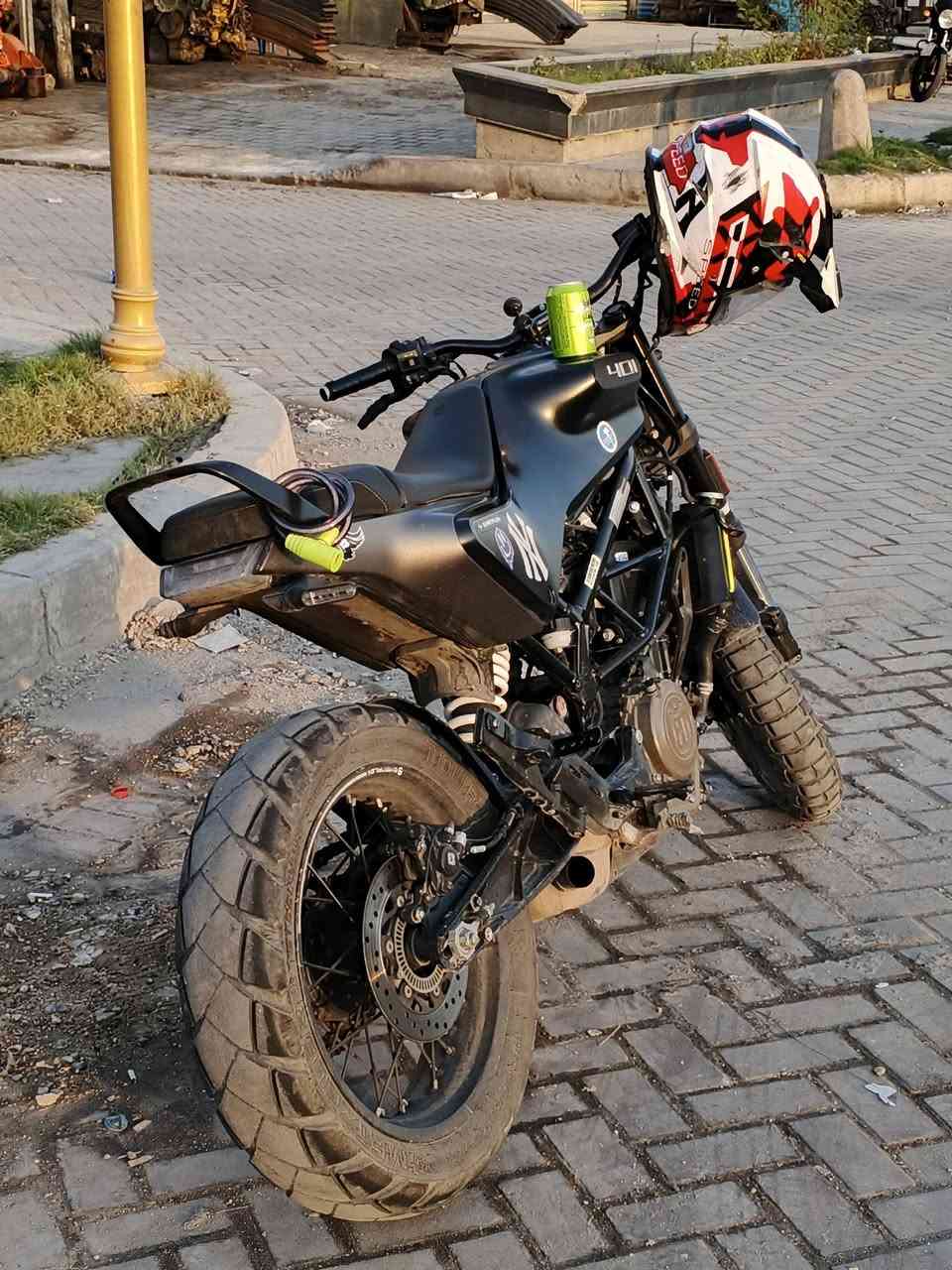 هاسكوفارنا ٤٠١ للبيع 
يرادلها ادامه فيتبم و فلاتر و بلك 
ماشيه ٣٠ الف 
بيها سنويه بسم الشركة بعدها ابيعها حسبت بدون رقم بس انطي السنويه وياها وشوكت ناسددها اسوي تنازل للمشتري ايحولها باسمه 
السعر مليونين. *********** متواجد واتساب و اتصال
