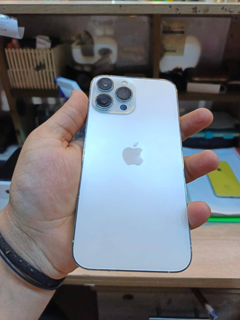 سلام عليكم ايفون 13 برو ماكس ذاكره 256 بطاريه٨٥ فول نضافه فقط مبدل ضهر وشاشه بيه فطور بل كلاسه جهاز كله بلادي يخبل سعره ٤٥٠ مكاني الاعضميه رقم ***********
