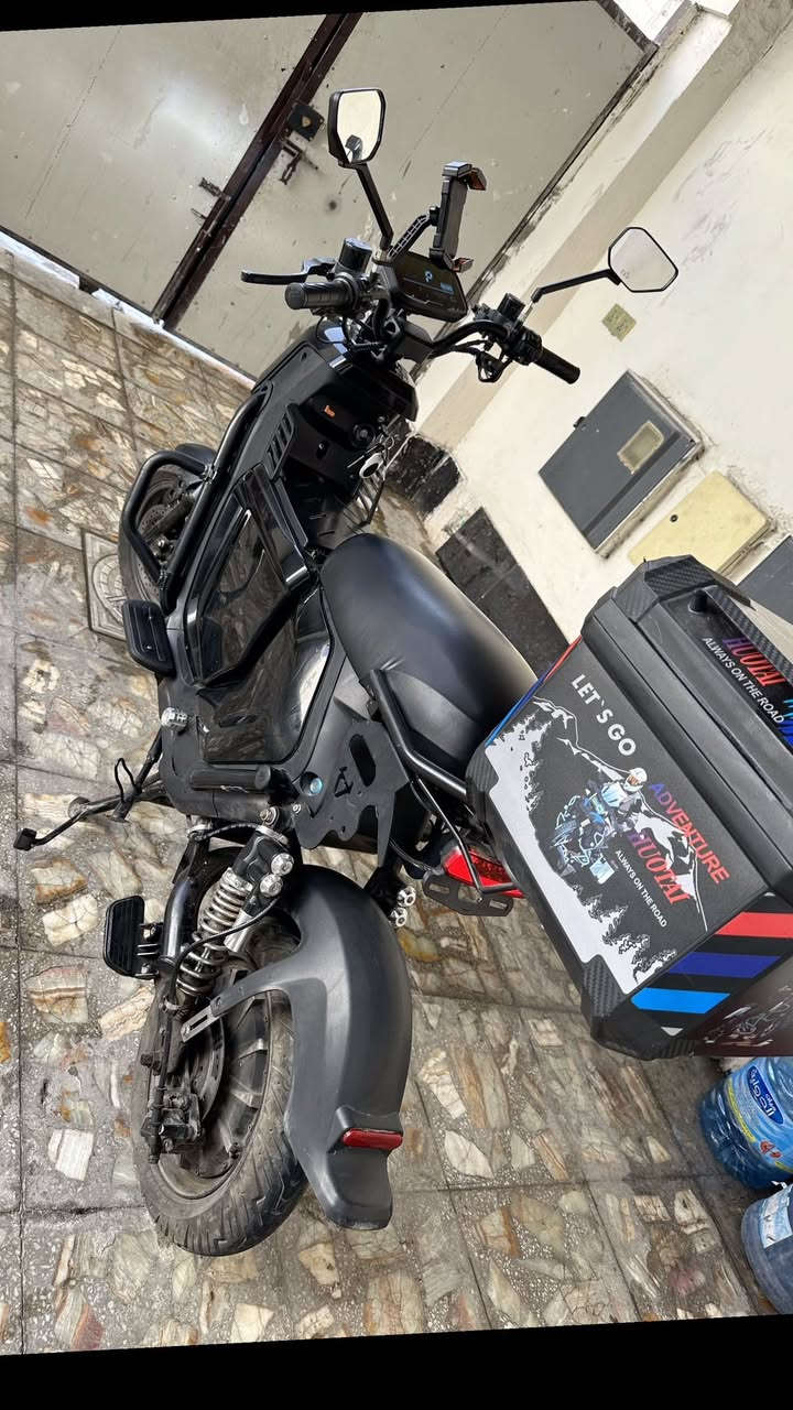 السلام عليكم دراجه شحن نضيفه ماركه نيو المعروفه بطاريه ليثيوم فوسفات الحديد جديده ام الشاشه تمشيك مسافه 70 كيلو ملف 2000 حقيقي السرعه 95  حقيقي شاشه دجتل بيه قفل ستيرن وترجع عل البك دبلات رياضي كشن طبي تايرات حجم الجبير البلاديات مال شركه الأصليه بيه سويج عدد ثنين وبصمه تشغيل عن بعد وجنطه الدراجه مابيه لا عطل ولا نقص خير من الله للمعلومه الدراجه مشتريه بمليون وخمسميه من الشركه رايده مال بيع ب 950 الف وبيه مجال للشراي مكاني بغداد الاعظميه التواصل خاص او على الرقم الهاتف

واتساب / ***********
@إشارة
