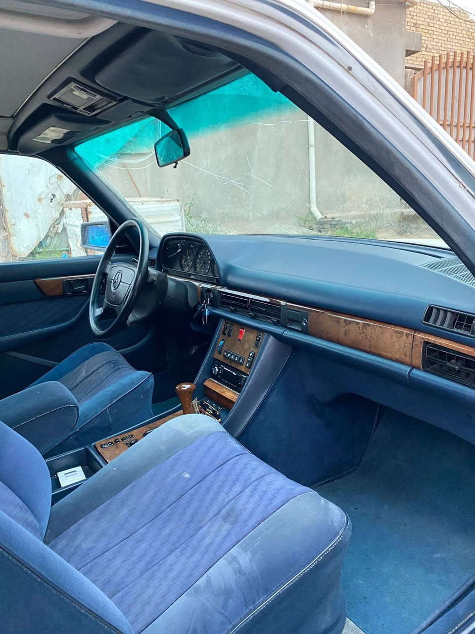 يالله السلام عليكم مديل ٩٠ رقم بغداد موصفات فول. قبق اسود جديده السعر ١٠٠.  ***********
