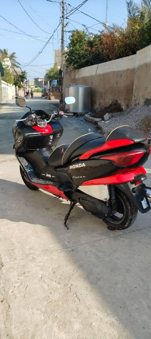 السلام عليكم
للبيع 08 بلاد كل نقص مابيهة رسمي كامل
السهر 750 بي مجال قليل 
مكانها جلولاء للتواصل ***********
